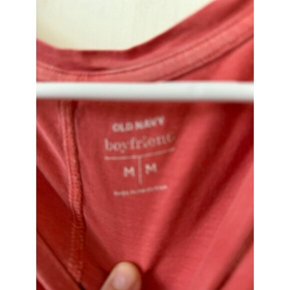 Old Navy, boyfriend women’s size medium pink scoopneck shirt - Picture 5 of 7